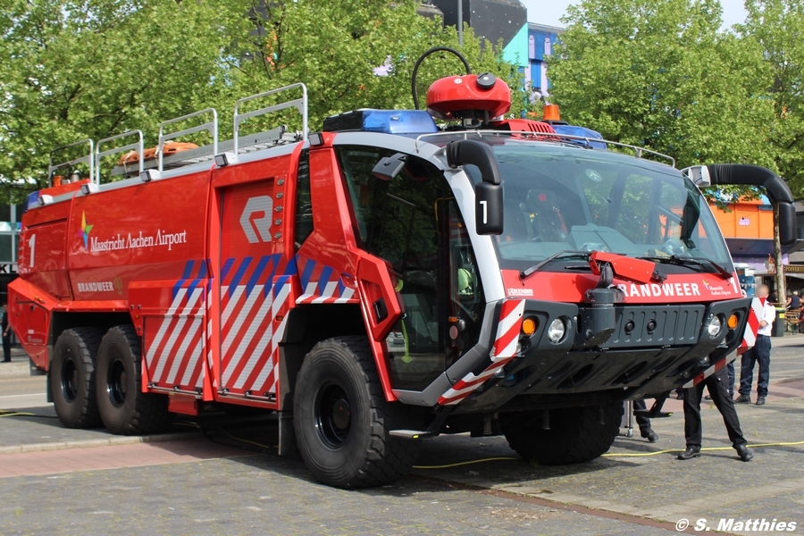 Beek - Luchthavenbrandweer - FLF - 01